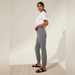 Banana Republic Flyweight Jogger with Core Temp XS